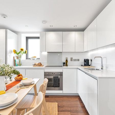 Modern Luxe Apt Just 10 Mins From Tower Bridge! Easy Access To Tube And Bus London Bagian luar foto