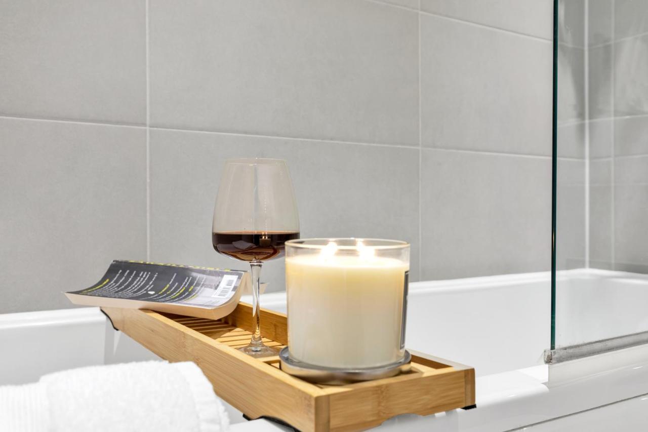 Modern Luxe Apt Just 10 Mins From Tower Bridge! Easy Access To Tube And Bus London Bagian luar foto