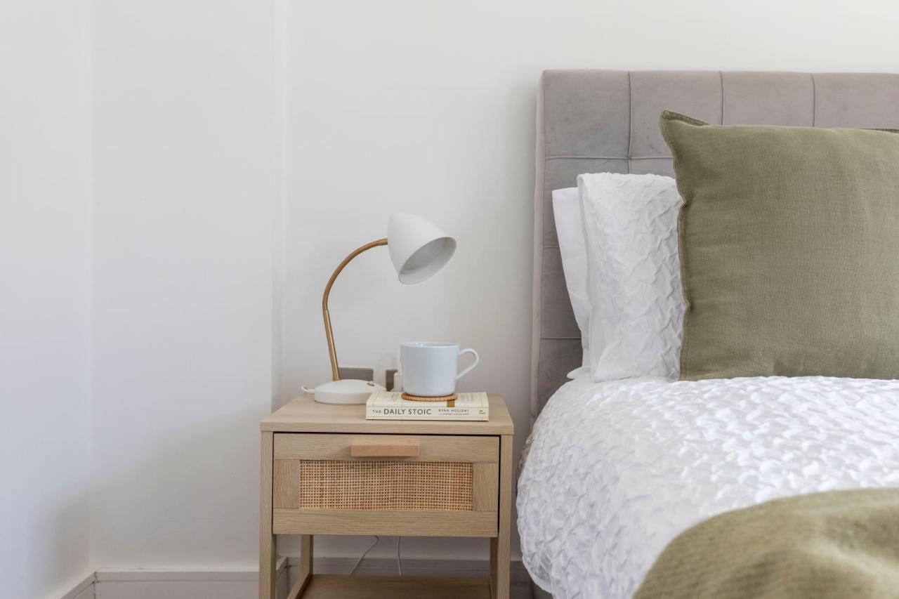 Modern Luxe Apt Just 10 Mins From Tower Bridge! Easy Access To Tube And Bus London Bagian luar foto