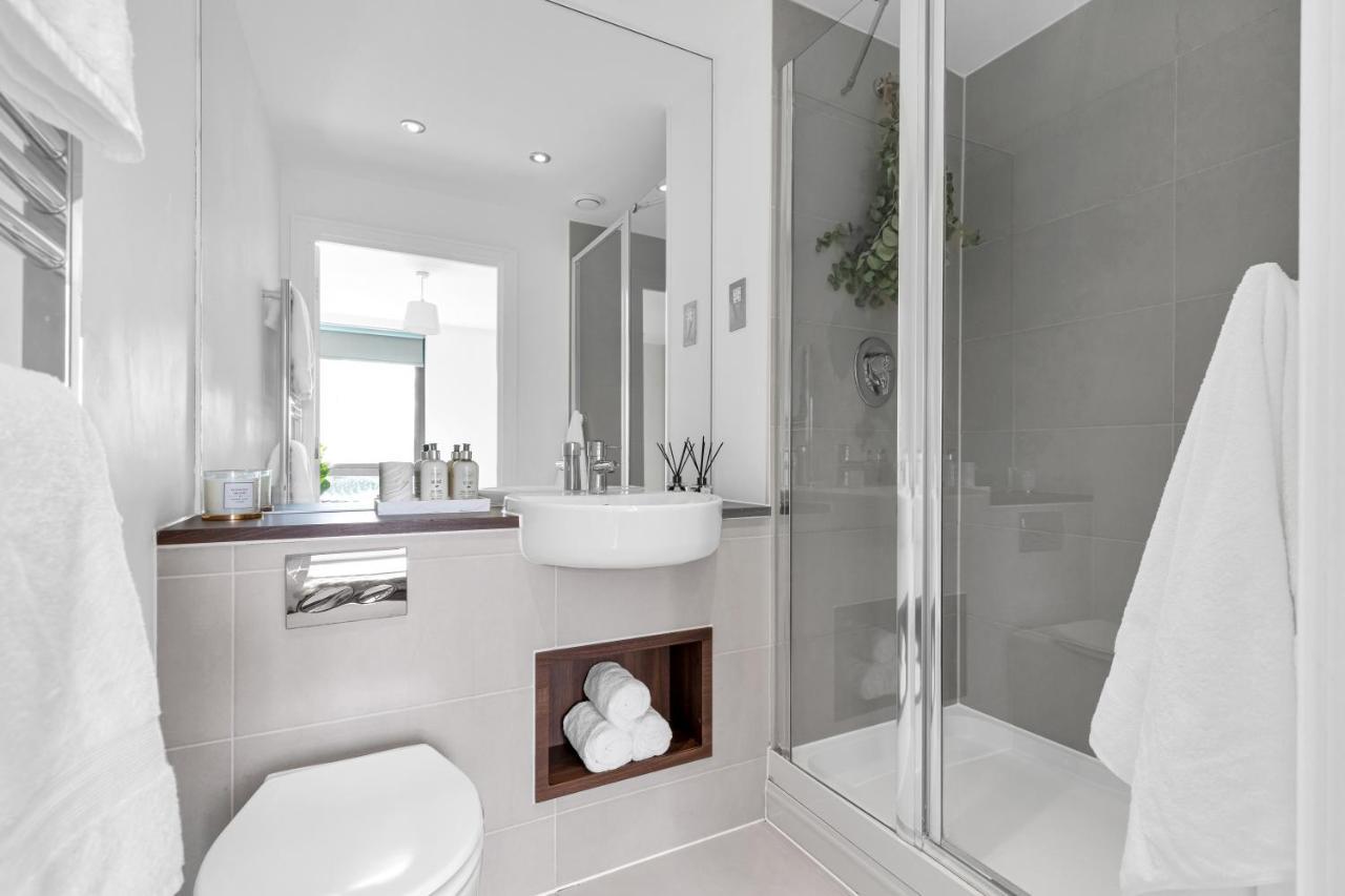 Modern Luxe Apt Just 10 Mins From Tower Bridge! Easy Access To Tube And Bus London Bagian luar foto