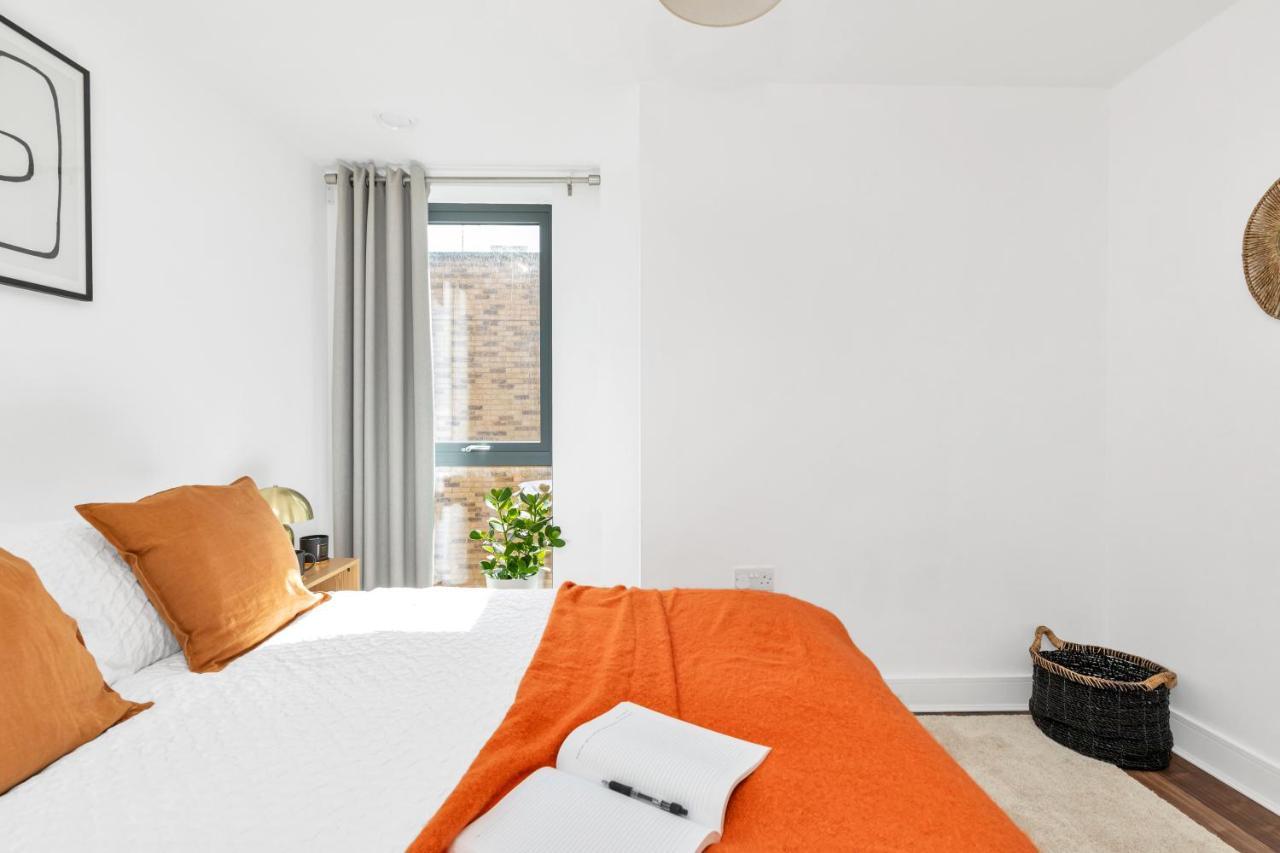Modern Luxe Apt Just 10 Mins From Tower Bridge! Easy Access To Tube And Bus London Bagian luar foto