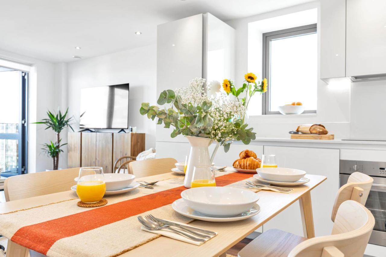 Modern Luxe Apt Just 10 Mins From Tower Bridge! Easy Access To Tube And Bus London Bagian luar foto