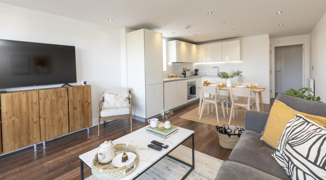 Modern Luxe Apt Just 10 Mins From Tower Bridge! Easy Access To Tube And Bus London Bagian luar foto