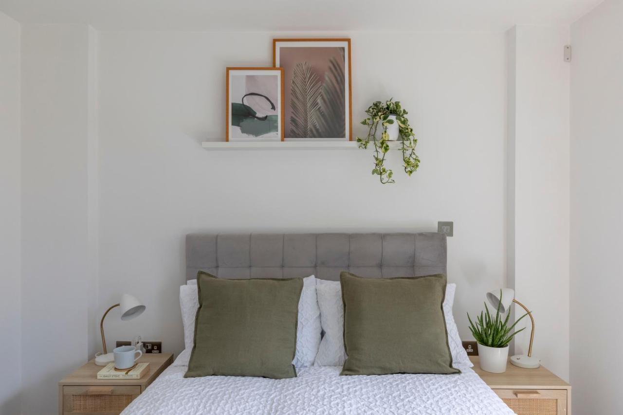Modern Luxe Apt Just 10 Mins From Tower Bridge! Easy Access To Tube And Bus London Bagian luar foto