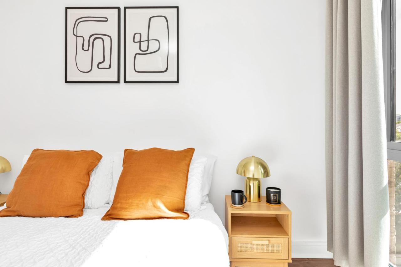 Modern Luxe Apt Just 10 Mins From Tower Bridge! Easy Access To Tube And Bus London Bagian luar foto