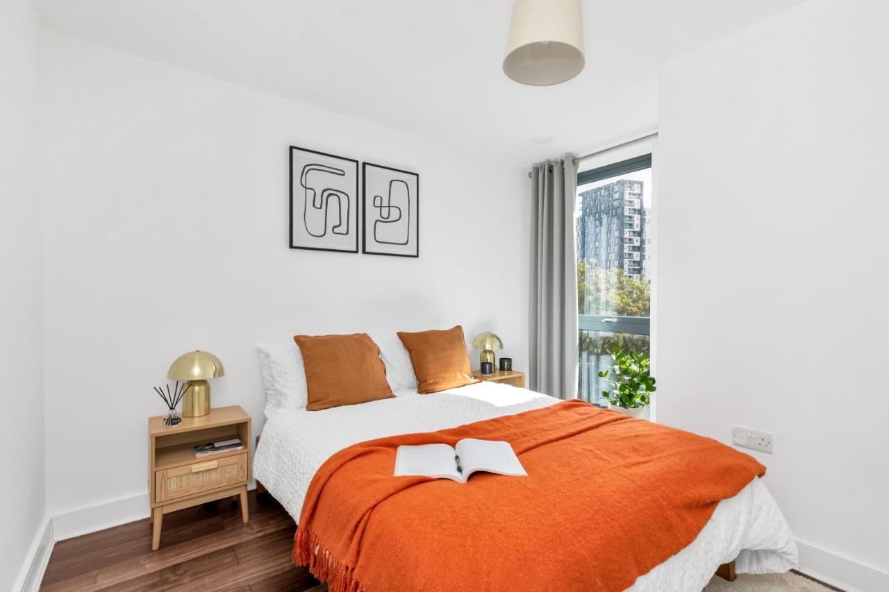 Modern Luxe Apt Just 10 Mins From Tower Bridge! Easy Access To Tube And Bus London Bagian luar foto