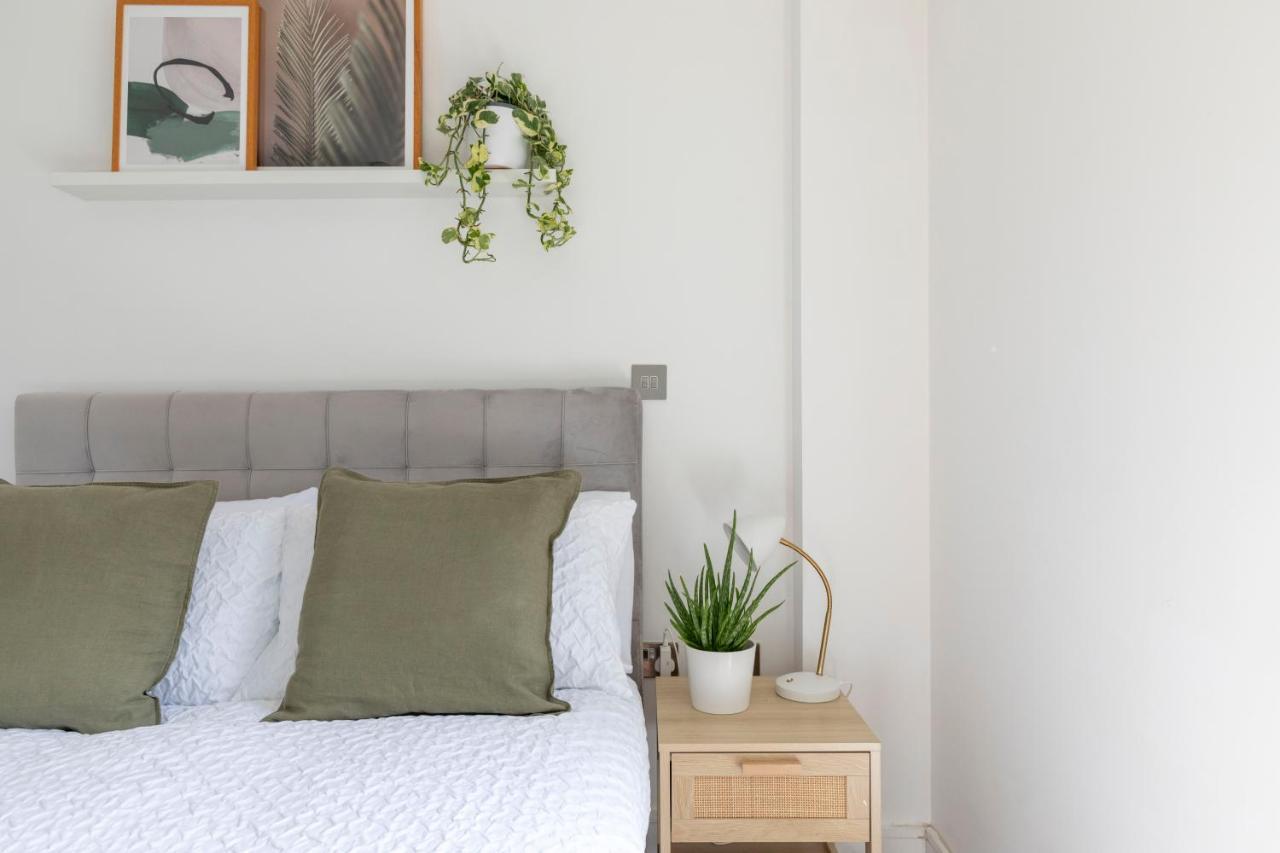 Modern Luxe Apt Just 10 Mins From Tower Bridge! Easy Access To Tube And Bus London Bagian luar foto