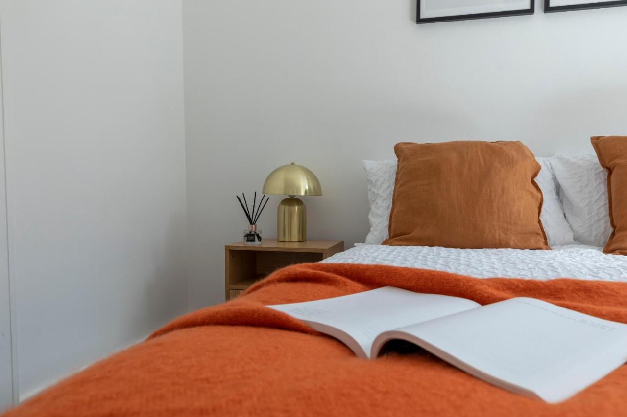Modern Luxe Apt Just 10 Mins From Tower Bridge! Easy Access To Tube And Bus London Bagian luar foto